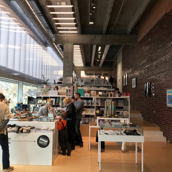 3/11/2017에 Mika V.님이 Книжный магазин музея «Гараж»에서 찍은 사진
