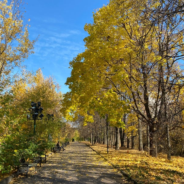 Photo taken at Neskuchny Garden by Mika V. on 10/10/2021