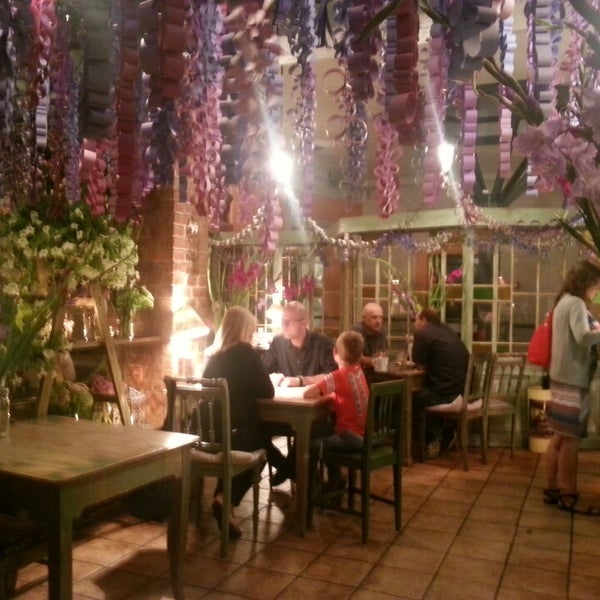 รูปภาพถ่ายที่ Zielona Weranda caffe&amp;ristorante โดย Andreea P. เมื่อ 8/29/2013