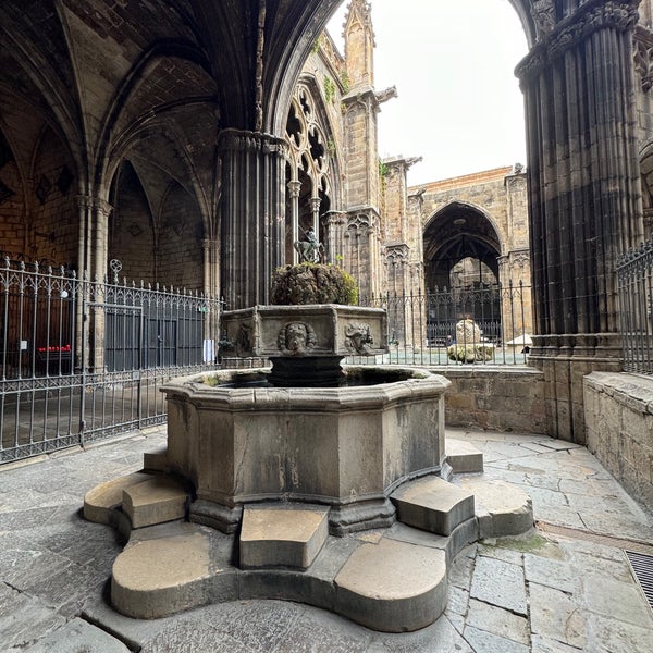 Photo prise au Cathédrale Sainte-Croix de Barcelone par Ondřej K. le2/25/2024