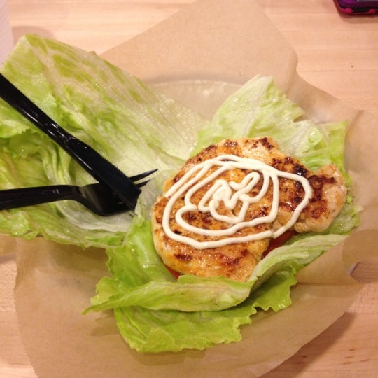 12/13/2012にS M.がMeatheads Burgers &amp; Friesで撮った写真