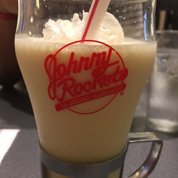 Foto tirada no(a) Johnny Rockets por Natasha G. em 1/26/2015
