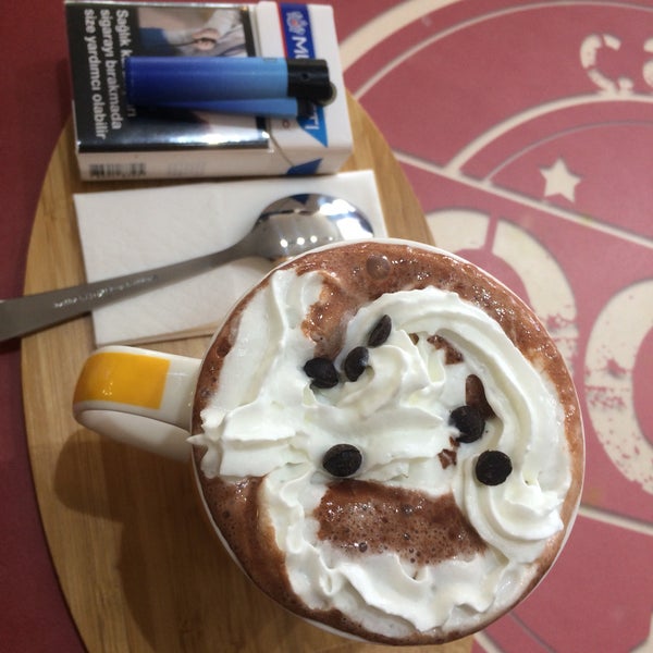 10/7/2019 tarihinde Emrah A.ziyaretçi tarafından Cafe Cocoa'de çekilen fotoğraf