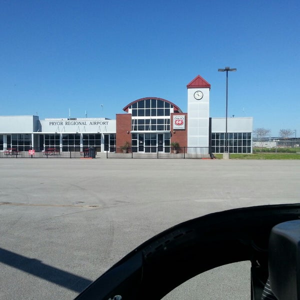 Инмарко омск. Аэропорт ухта внутри. Ул аэропорт 18. Аэропорт 1 новосибирск. Аэропорт кемерово внутри.