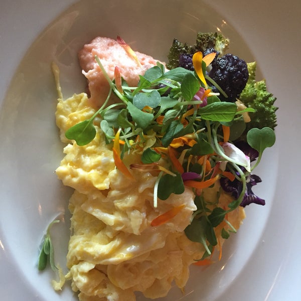 The menu is quite limited. However, the scrambled eggs with salmon butter were perfectly cooked and delicious.