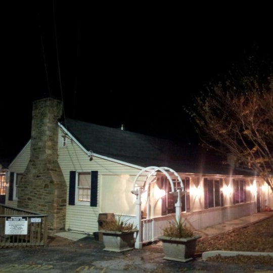 11/14/2012 tarihinde Sunghwan K.ziyaretçi tarafından McFaul&#39;s IronHorse Tavern at Sanders&#39; Corner'de çekilen fotoğraf