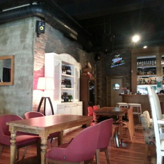 11/9/2012 tarihinde Tumkut A.ziyaretçi tarafından Cadde Restaurant &amp; Bar'de çekilen fotoğraf