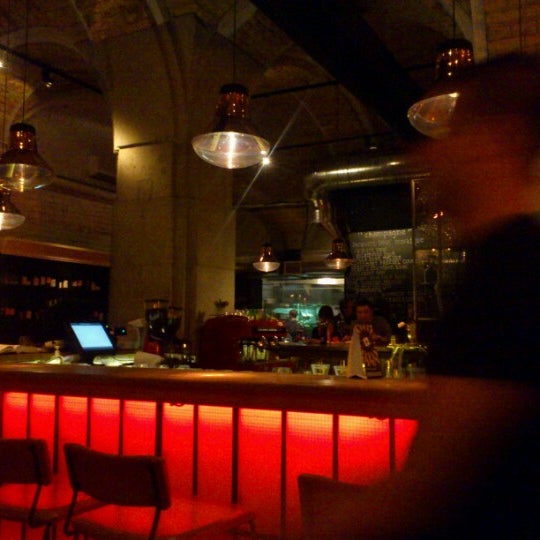 Photo prise au innio restaurant and bar par Roberto S. le10/30/2012