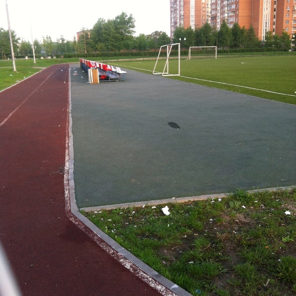 Футбольное поле Радуга