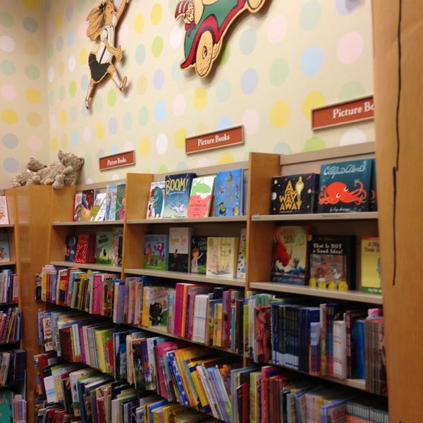 Barnes Noble Bookstore In White Plains