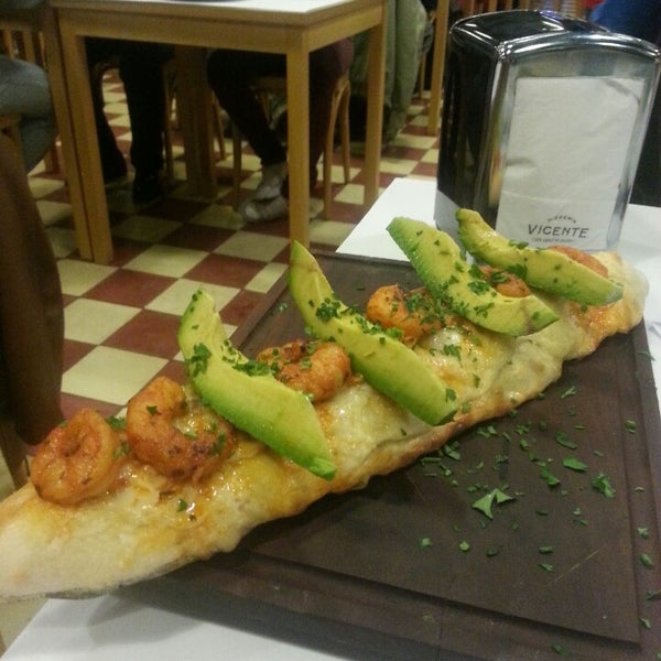 Foto diambil di Pizzeria Vicente oleh Pela P. pada 5/1/2014