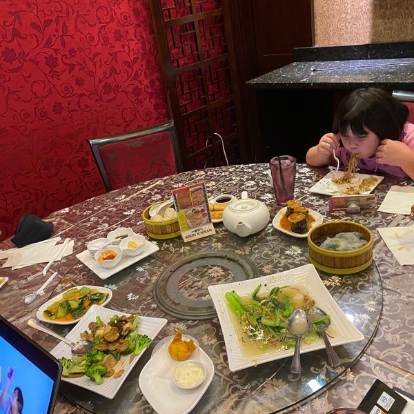 รูปภาพถ่ายที่ Jade Dynasty Seafood Restaurant โดย Lena S. เมื่อ 10/3/2020