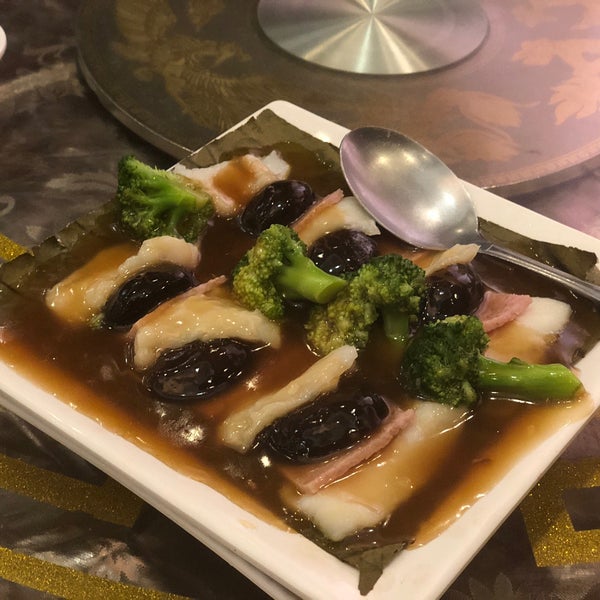 Снимок сделан в Jade Dynasty Seafood Restaurant пользователем Lena S. 9/8/2018