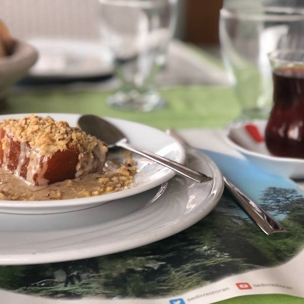 รูปภาพถ่ายที่ Sedir Restaurant โดย C. Özlem เมื่อ 10/5/2019