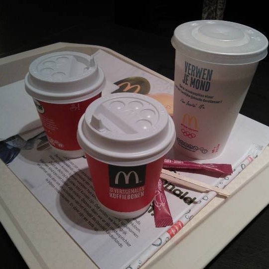 รูปภาพถ่ายที่ McDonald&#39;s โดย Moorz T. เมื่อ 10/29/2012