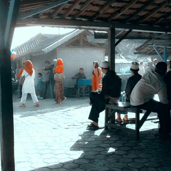 Photos At Pemakaman Mahmud Synagogue In Soreang