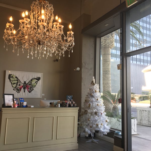 Photo taken at Luxe Nail &amp; Spa Boutique by Geli on 12/17/2017