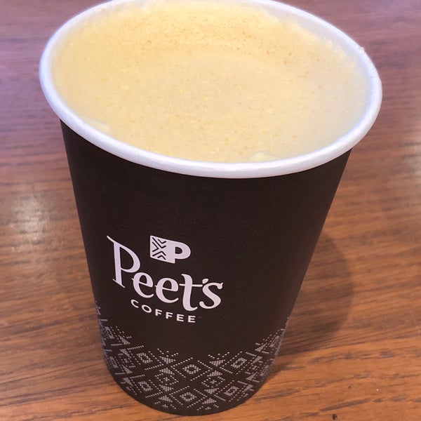 Photo taken at Peet&#39;s Coffee &amp; Tea by Geli on 1/16/2018
