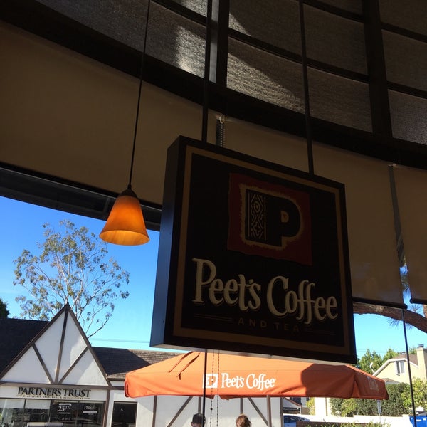 Foto diambil di Peet&#39;s Coffee &amp; Tea oleh Geli pada 10/21/2017