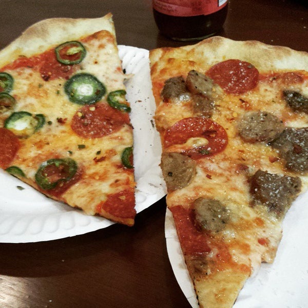 3/15/2015 tarihinde Richard A.ziyaretçi tarafından Joe&#39;s Pizza Downtown LA'de çekilen fotoğraf