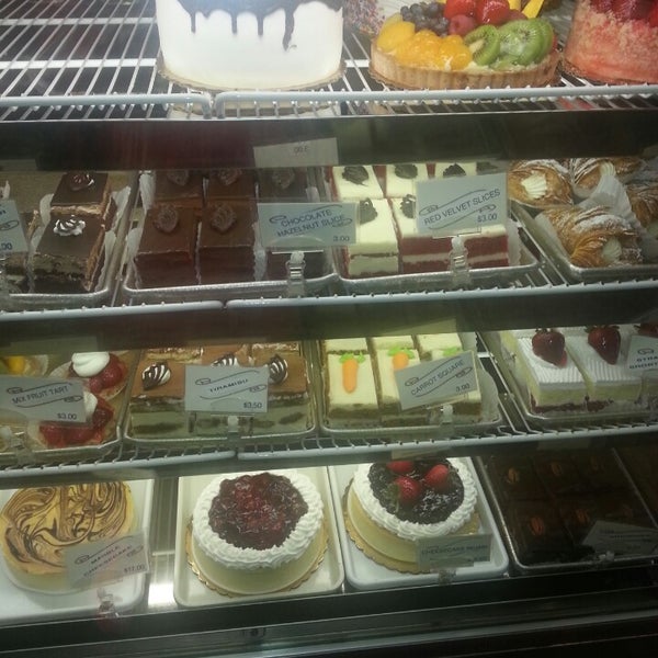 Foto tomada en LaGuli Pastry Shop  por Cecilia el 8/15/2013