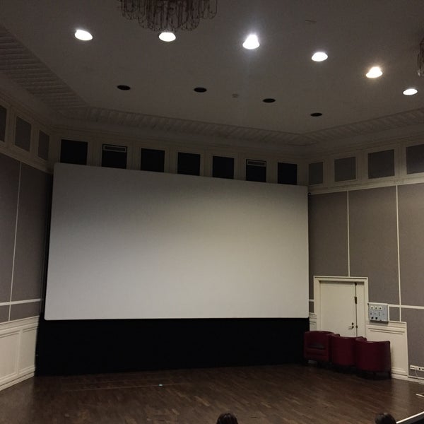 รูปภาพถ่ายที่ Angleterre Cinema Lounge โดย Andrei P. เมื่อ 2/13/2022