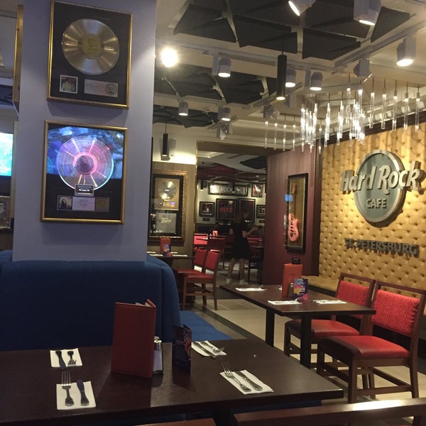 Photo taken at Hard Rock Cafe by Andrei P. on 9/11/2018