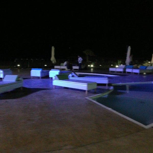รูปภาพถ่ายที่ Praia Beach Resort โดย Lucia P. เมื่อ 5/11/2013