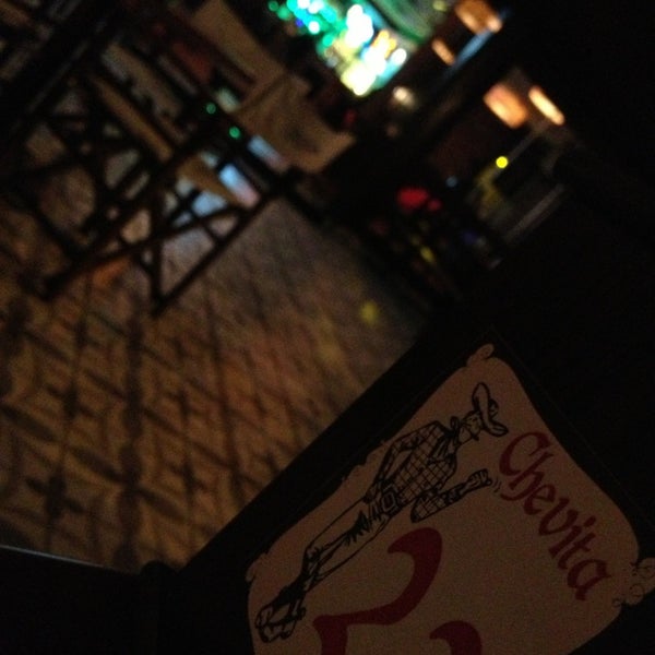 4/10/2013에 Erdi T.님이 Chevita Cafe &amp; Bar에서 찍은 사진