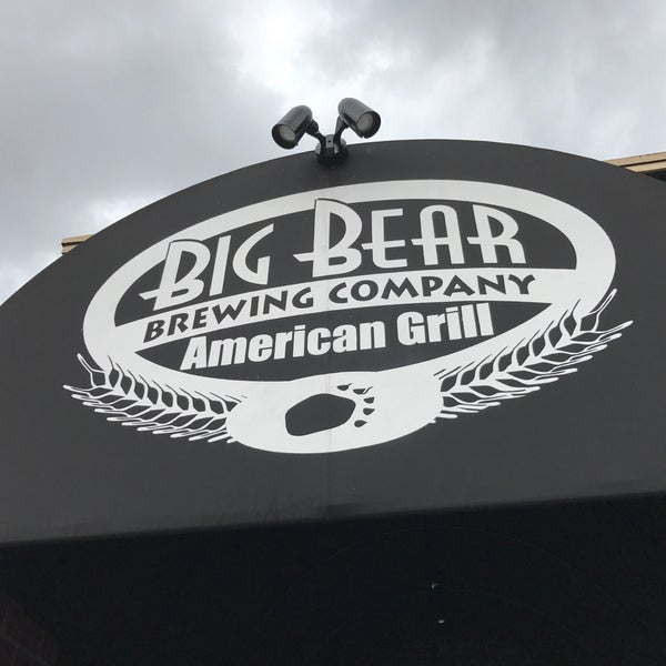 Foto tirada no(a) Big Bear Brewing Co. por Cameron D. em 5/25/2017