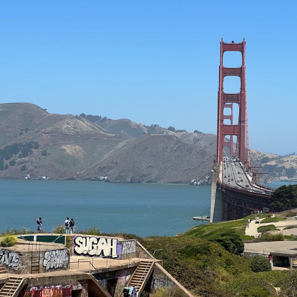 Foto diambil di Golden Gate Overlook oleh mike p. pada 7/17/2023