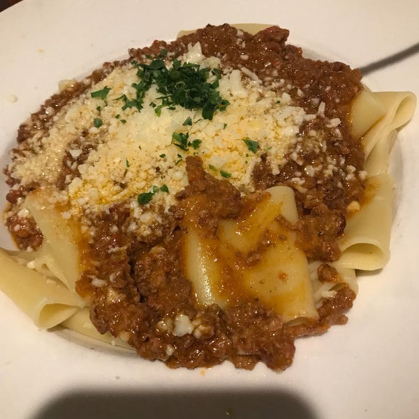 Das Foto wurde bei Varano&#39;s Italian Restaurant von mike p. am 8/2/2018 aufgenommen