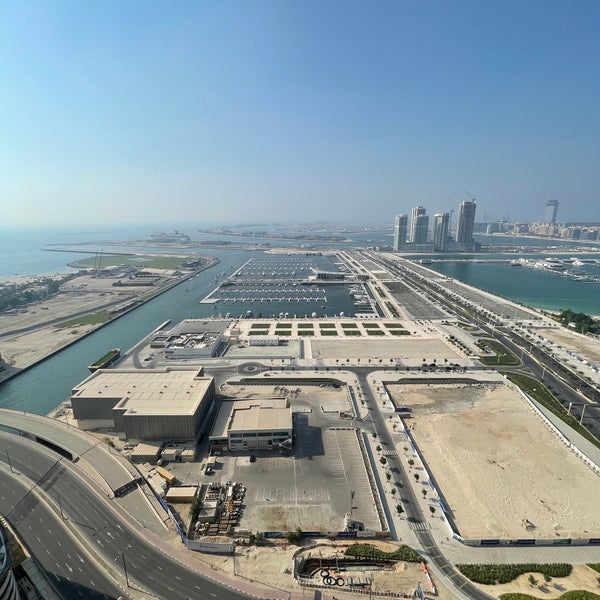 Foto scattata a Dubai Marriott Harbour Hotel &amp; Suites da Hassan il 10/16/2021