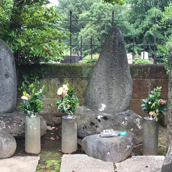 Photos At 乃木将軍の墓 Cemetery In 青山