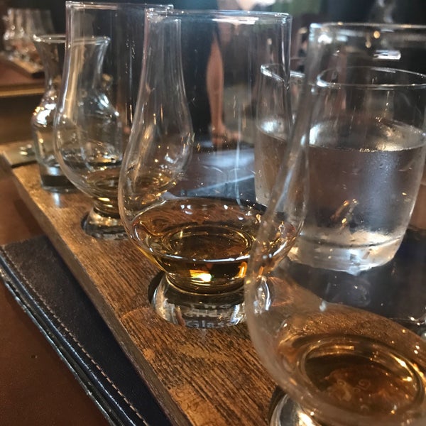 Foto scattata a Whiskey Kitchen da Johnnie B. il 6/22/2018