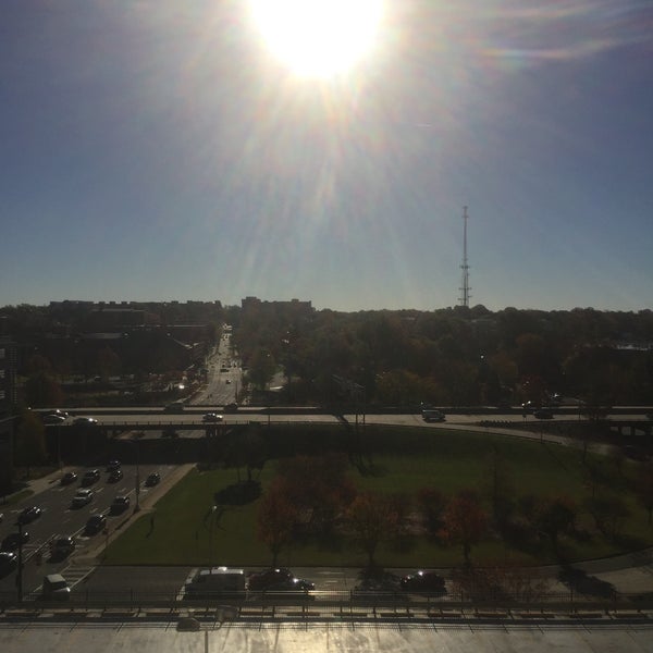 รูปภาพถ่ายที่ Fairfield Inn &amp; Suites Charlotte Uptown โดย Johnnie B. เมื่อ 11/20/2015