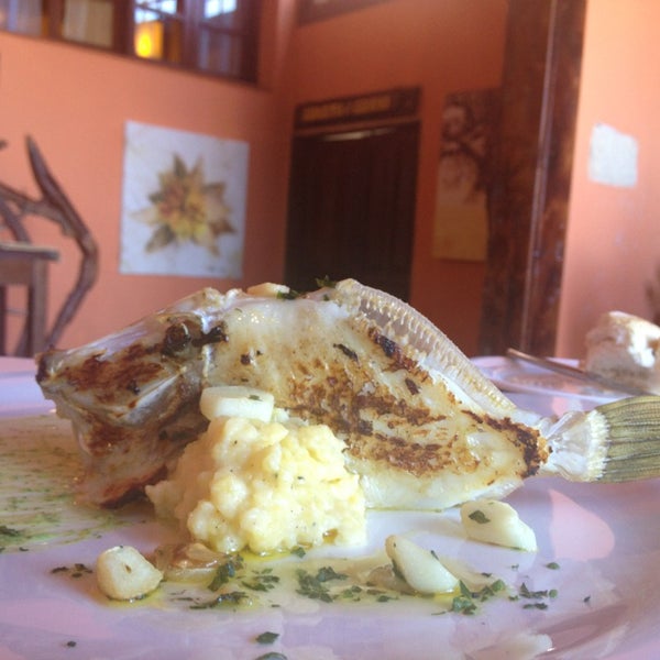 Das Foto wurde bei Restaurante Casa Fito - Chimiche von Carlos L. am 7/6/2013 aufgenommen