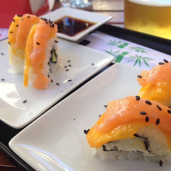 Photo taken at Natural Wok + Sushi Bar by Carlos L. on 7/17/2014