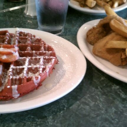 Photo taken at Kiki&#39;s Chicken And Waffles by Kenny on 10/18/2012