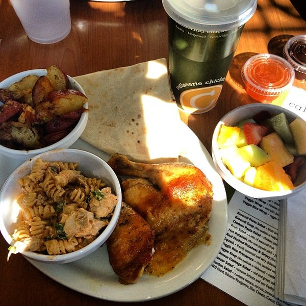 2/22/2013 tarihinde Narcisse G.ziyaretçi tarafından California Chicken Cafe'de çekilen fotoğraf