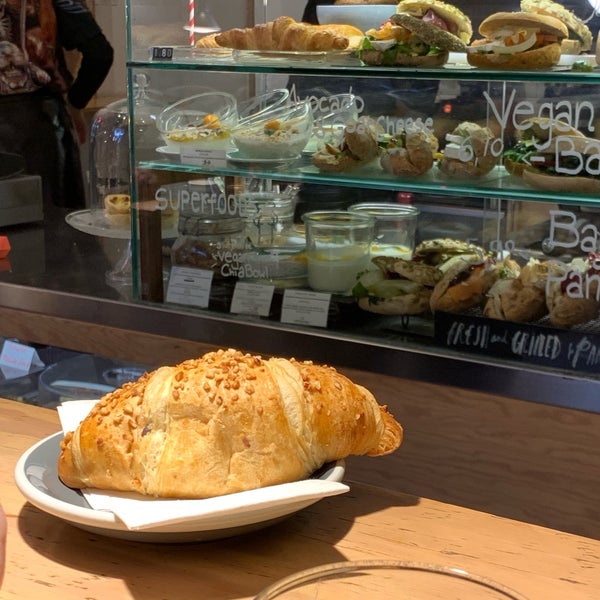Photo taken at 171 Orange Coffee by May-Line Å. on 1/1/2019