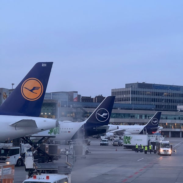 Foto diambil di Bandar Udara Frankfurt am Main (FRA) oleh Mellingsater pada 3/28/2022