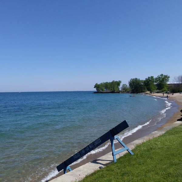 Chicago's 12th Street Beach, a narrow strip of beach just south of the  city's Museum Campus provides relief from summer heat. Chicago, Illinois,  USA Stock Photo - Alamy