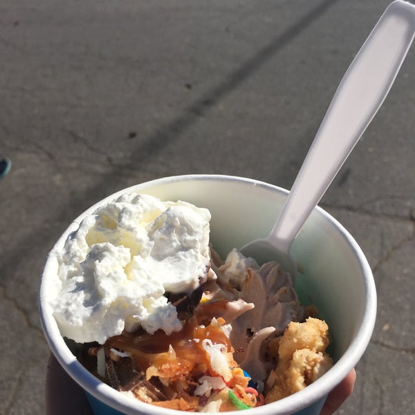 YoLo Frozen Yogurt Frozen Yogurt Shop