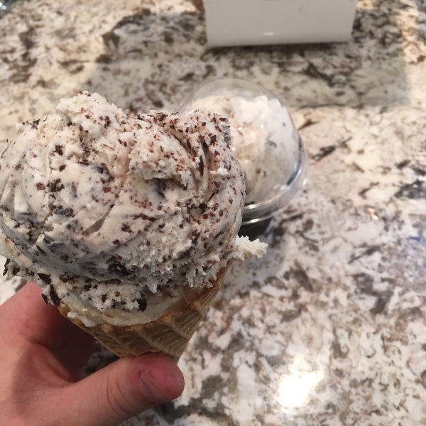 4/21/2017 tarihinde Zak B.ziyaretçi tarafından Cone Gourmet Ice Cream'de çekilen fotoğraf