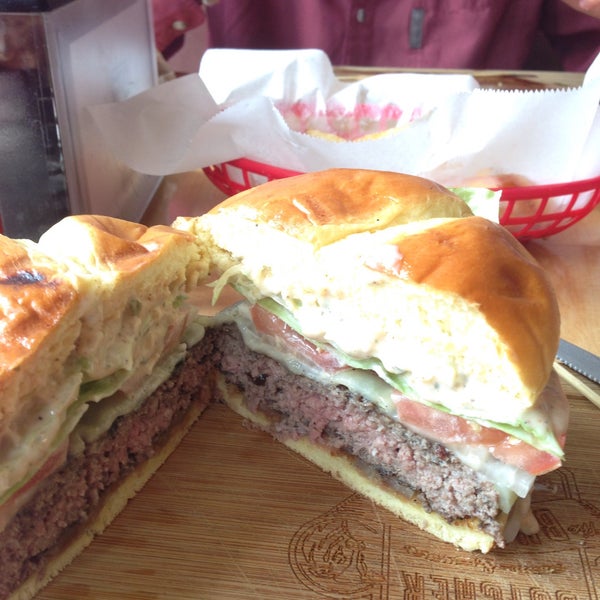 Das Foto wurde bei Butcher &amp; The Burger von Zak B. am 7/8/2015 aufgenommen