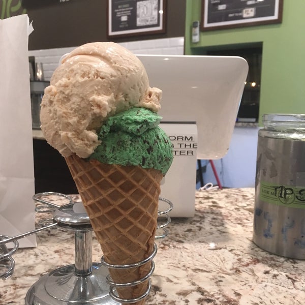 3/18/2017 tarihinde Zak B.ziyaretçi tarafından Cone Gourmet Ice Cream'de çekilen fotoğraf