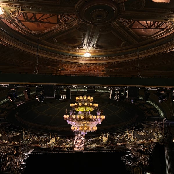 Foto diambil di His Majesty&#39;s Theatre oleh Tolga K. pada 5/2/2023