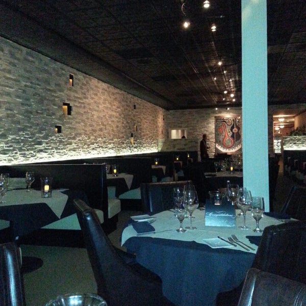 Foto tomada en David&#39;s Restaurant &amp; Lounge  por Nate K. el 4/30/2013