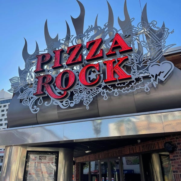 Foto tomada en Pizza Rock  por Cheri R. el 4/23/2021